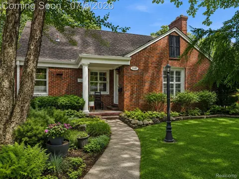 1102 N Lafayette Ave, Royal Oak, MI 48067