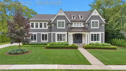 1186 Westwood Dr, Birmingham, MI 48009