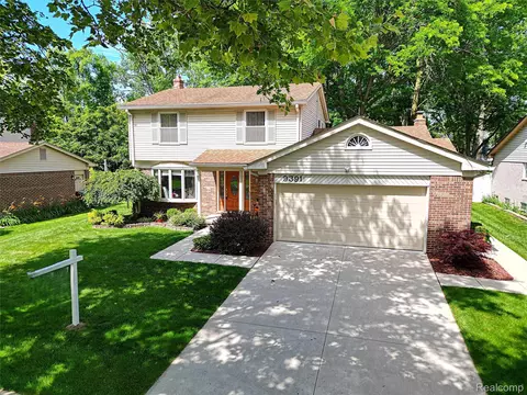 9391 Mayflower Ct, Plymouth, MI 48170