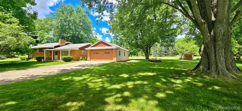11141 Spencer Rd, Brighton, MI 48114
