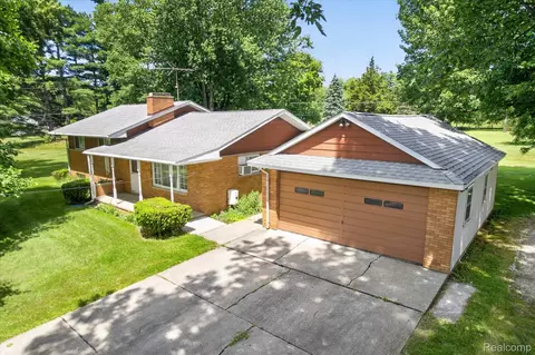 11141 Spencer Rd, Brighton, MI 48114