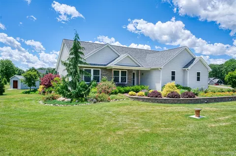 7701 Hidden Circle Dr, Byron, MI 48418