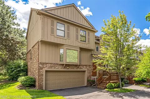 6452 Aspen Ridge Blvd, West Bloomfield, MI 48322
