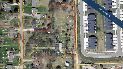 4900 Estes Dr, Orion, MI 48359