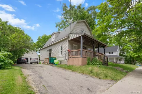 Exterior - 236 Lynn St, Flushing, MI 48433 photo 6 of 7