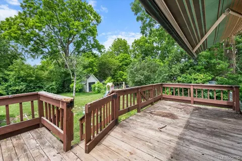 Exterior - 236 Lynn St, Flushing, MI 48433 photo 2 of 7