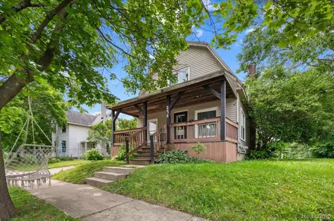 Exterior - 236 Lynn St, Flushing, MI 48433 photo 3 of 7