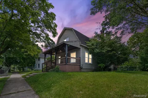 Exterior - 236 Lynn St, Flushing, MI 48433 photo 5 of 7