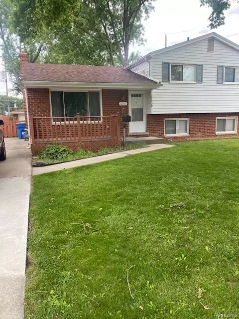 32430 Tecla Dr, Warren, MI 48088