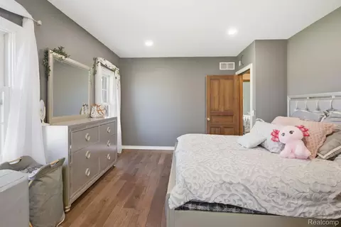 Bedroom - 14104 Carleton West Rd, Exeter, MI 48117 photo 3 of 5