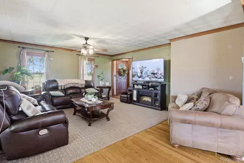 Living - 14104 Carleton West Rd, Exeter, MI 48117 photo 3 of 4