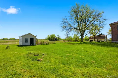 Exterior - 14104 Carleton West Rd, Exeter, MI 48117 photo 8 of 10