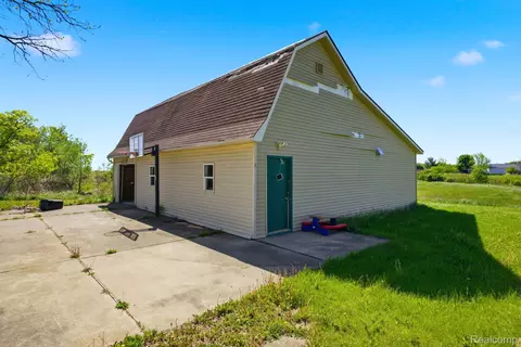 Exterior - 14104 Carleton West Rd, Exeter, MI 48117 photo 10 of 10