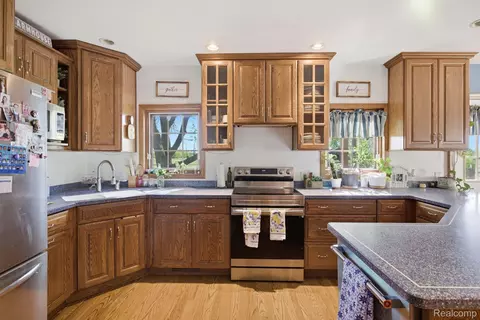 Kitchen - 14104 Carleton West Rd, Exeter, MI 48117 photo 4 of 5