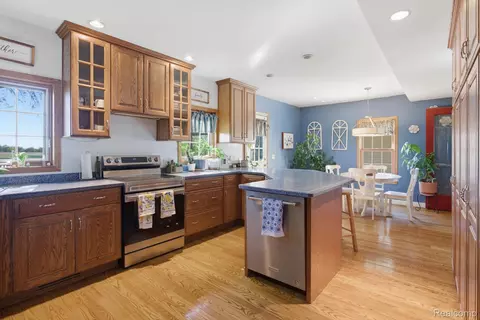 Kitchen - 14104 Carleton West Rd, Exeter, MI 48117 photo 5 of 5