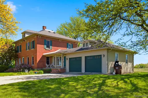 Exterior - 14104 Carleton West Rd, Exeter, MI 48117 photo 2 of 10