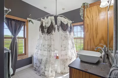 Bath - 14104 Carleton West Rd, Exeter, MI 48117 photo 1 of 3