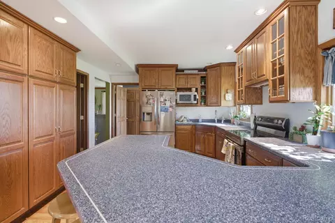 Kitchen - 14104 Carleton West Rd, Exeter, MI 48117 photo 3 of 5