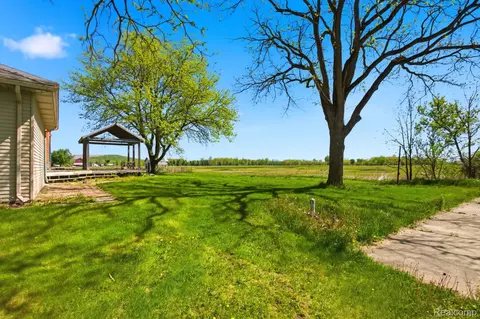 Exterior - 14104 Carleton West Rd, Exeter, MI 48117 photo 6 of 10