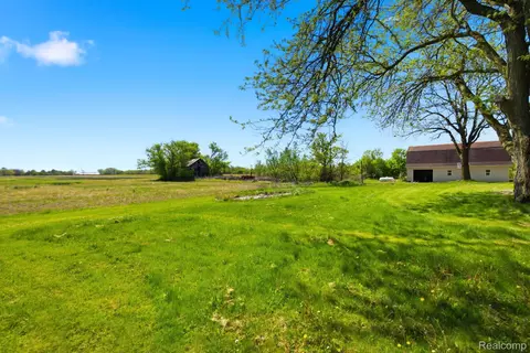 Exterior - 14104 Carleton West Rd, Exeter, MI 48117 photo 9 of 10