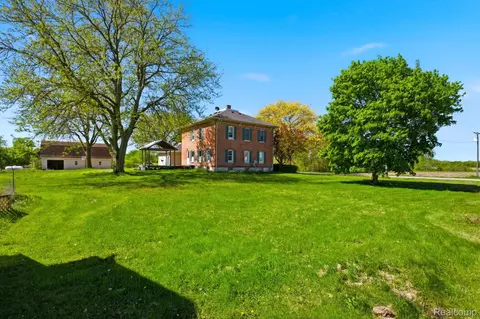 Exterior - 14104 Carleton West Rd, Exeter, MI 48117 photo 4 of 10