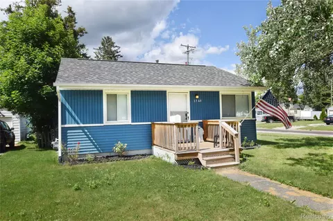 3749 Ivanhoe Ave, Flint, MI 48506
