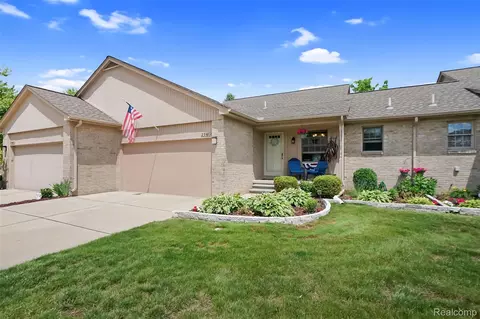 23589 Northport Dr, Clinton Township, MI 48036