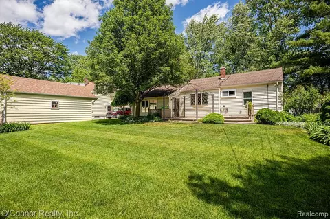 1342 Minnesota Ave, Marysville, MI 48040