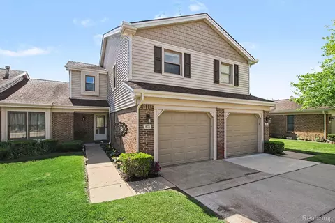 678 Summit Ridge Dr, Milford, MI 48381