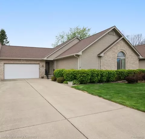 7221 Hawthorne Cir, Goodrich, MI 48438