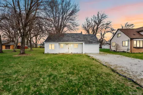 2121 Chesley Dr, Sterling Heights, MI 48310