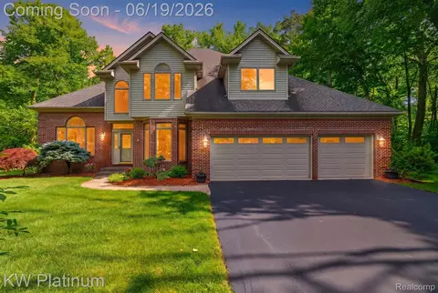 4270 Greenview Cir, Fort Gratiot, MI 48059