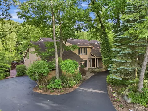 4751 Rolling Ridge Rd, West Bloomfield, MI 48323