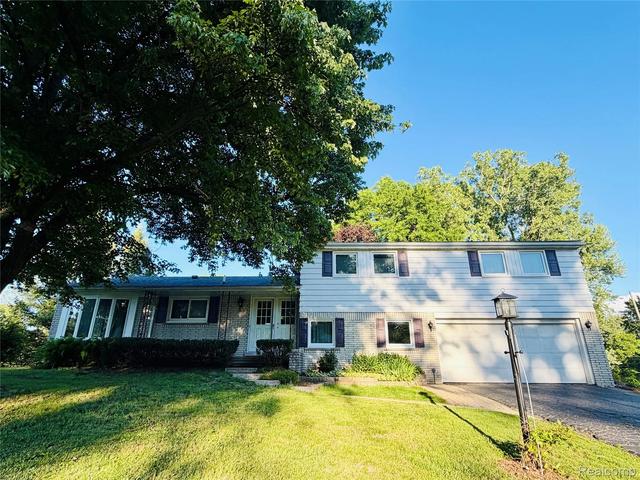 26178 Greythorne Trl, Farmington Hills, MI 48334