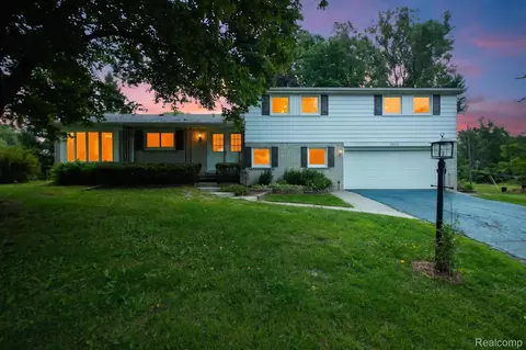 26178 Greythorne Trl, Farmington Hills, MI 48334