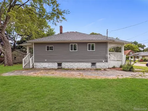 Exterior - 1114 Christopher St, Flint, MI 48503 photo 2 of 7