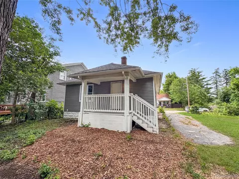Exterior - 1114 Christopher St, Flint, MI 48503 photo 3 of 7