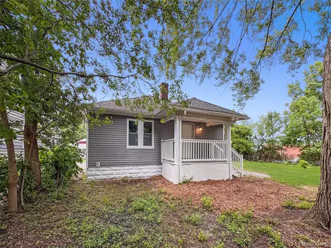 Exterior - 1114 Christopher St, Flint, MI 48503 photo 4 of 7