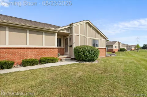 18515 Brookside Ln #16, Clinton Township, MI 48038