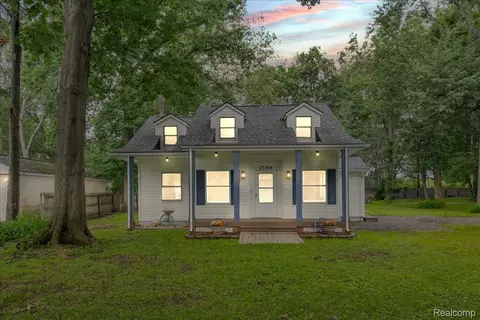 27769 Gilbert Dr, Warren, MI 48093