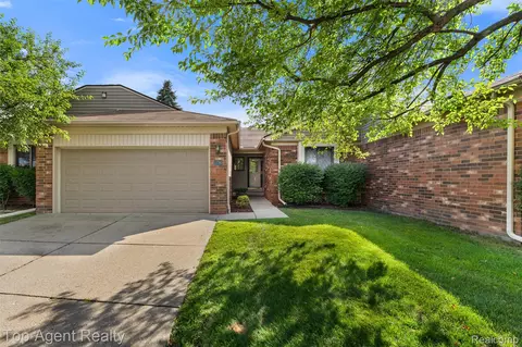 13760 Provincial Dr, Sterling Heights, MI 48313