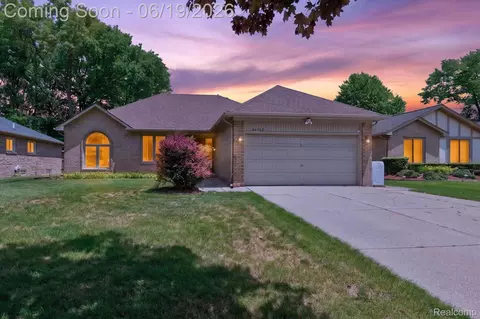 46362 Springhill Dr, Shelby Township, MI 48317