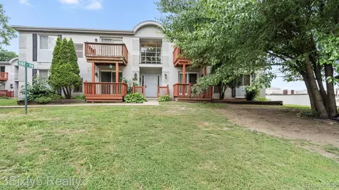 1702 Fort St #4, Trenton, MI 48183