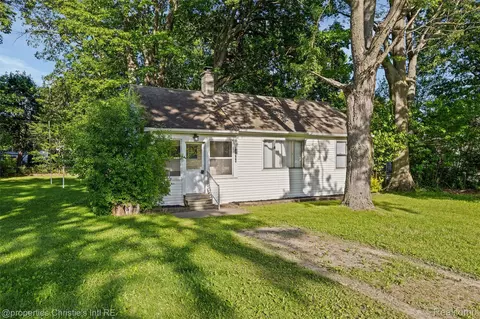 32660 Saint Vincent Ave, Warren, MI 48092