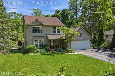 1321 Glen Oak Dr, Rose, MI 48442