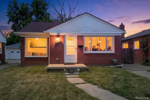 16821 E 8 Mile Rd, Eastpointe, MI 48021