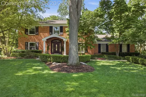 28785 Oak Point Dr, Farmington Hills, MI 48331