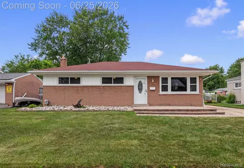 35919 Larchwood St, Clinton Township, MI 48035