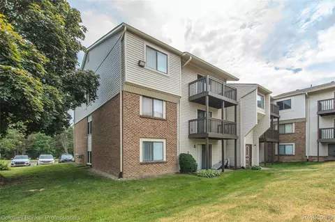 30078 W 12 Mile Rd #99, Farmington Hills, MI 48334