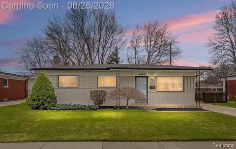 4644 Kingsley Dr, Warren, MI 48092